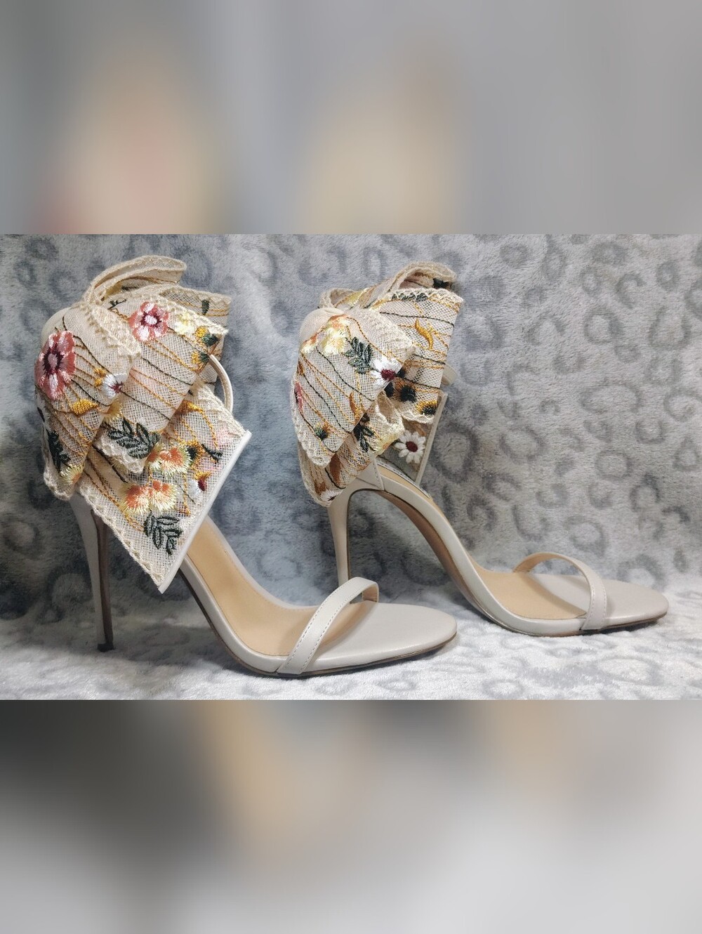Steve Madden Cream High Heels with Oversized Floral Embroidered Bow Size 8M - Picture 4 of 11